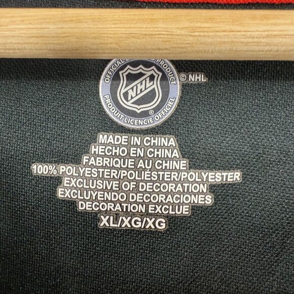 Red Wings V neck Shirt XL Women's Lace up top NHL Detroit Hockey - Picture 4 of 6